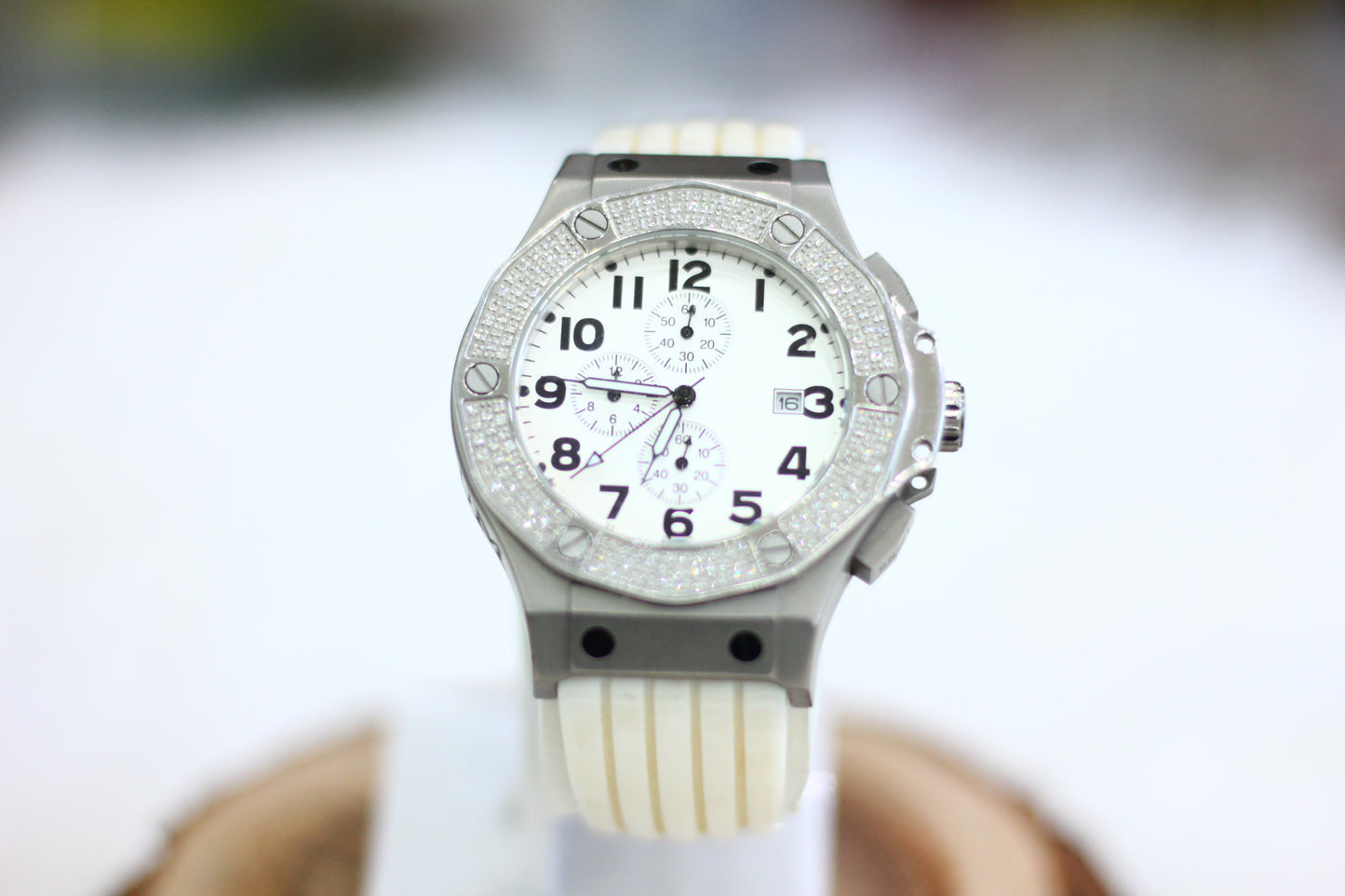 Vanadium Diamonds Watch: A Timepiece of Elegance and Strength