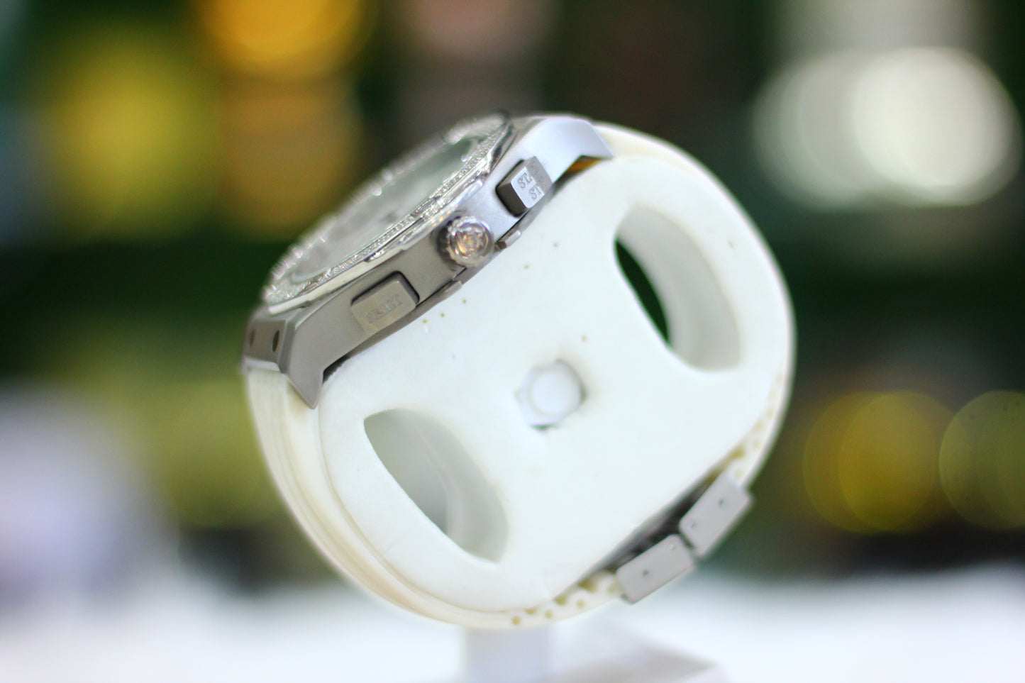 Vanadium Diamonds Watch: A Timepiece of Elegance and Strength